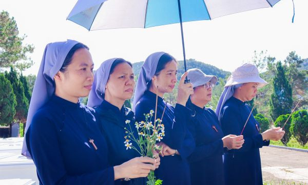 Sống cộng đoàn trong niềm vui hiệp hành